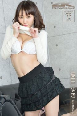 对面的女孩看过来